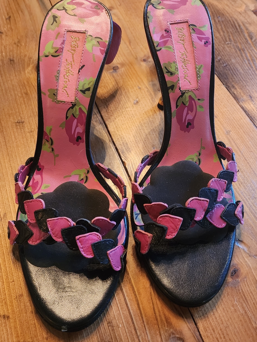 Betsey Johnson Pink Black Leather Kitten Heel Sandals Size 8M Y2K